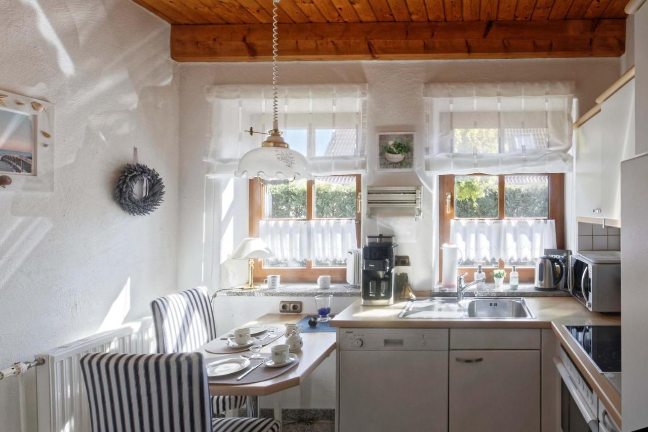 Ferienhaus Henny: 6 Geh-Minuten Vom Hafen. Privater Garten Jemgum Bagian luar foto